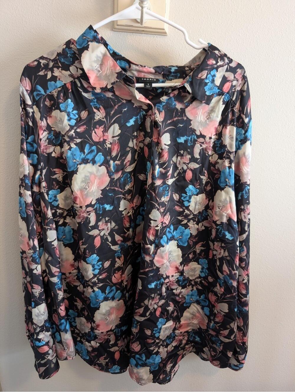 Torrid 3x Women's Black Floral Satin Button Down Long Sleeve Blouse Plus Size